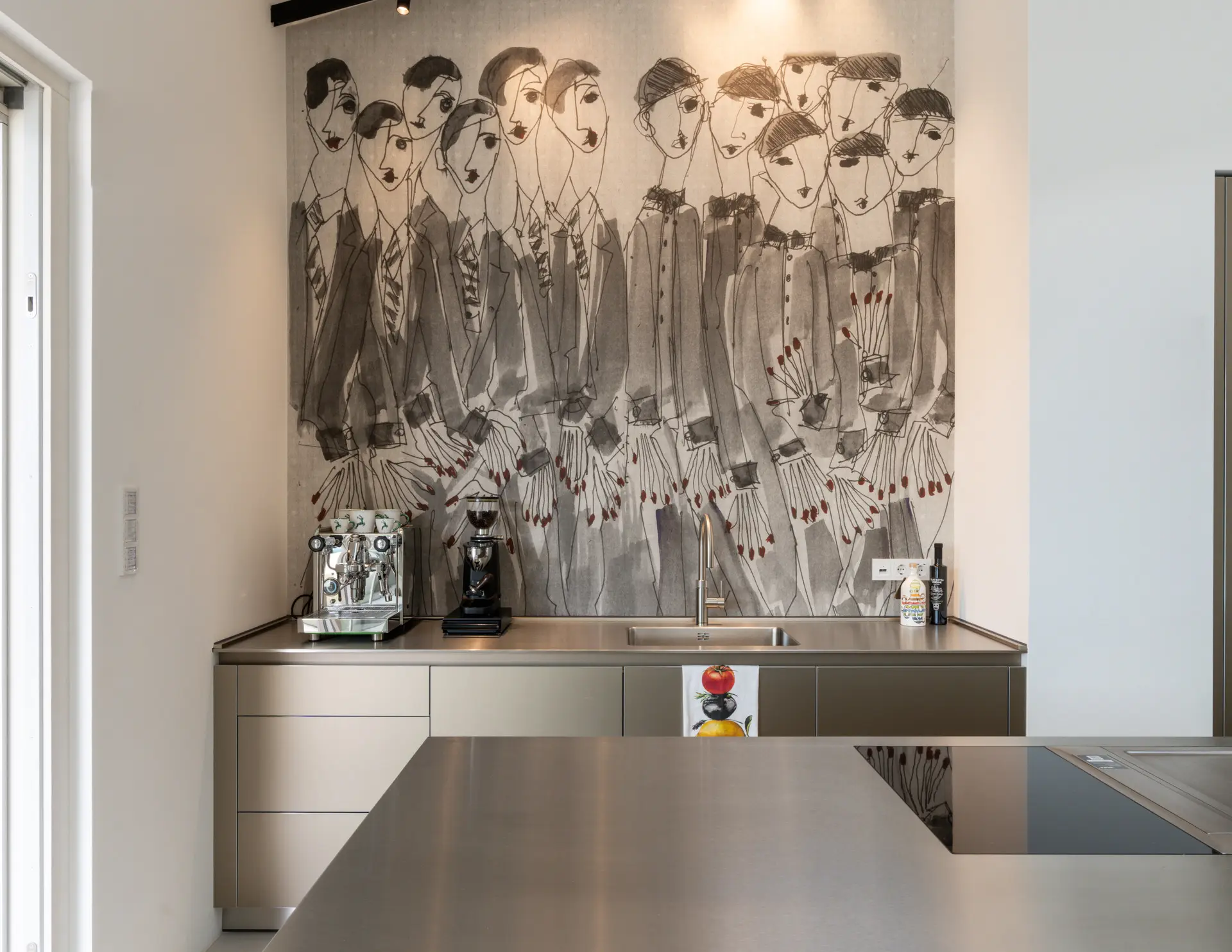 Espresso mural detail in kitchen of Millstätter See lakeview apartment