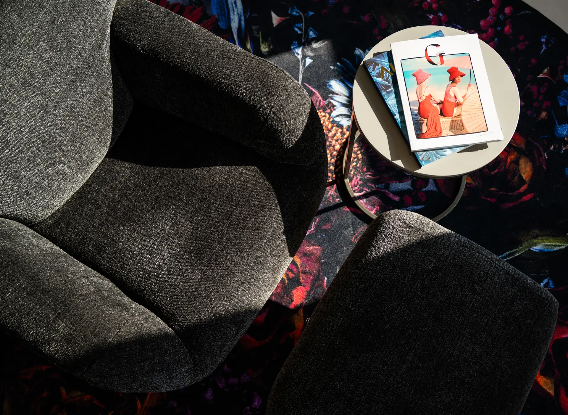 Lounge chair with floral rug in Millstätter See lakeview apartment